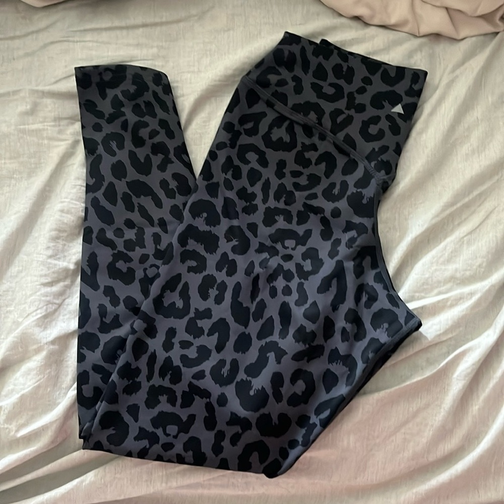 Vitality black leopard leggings